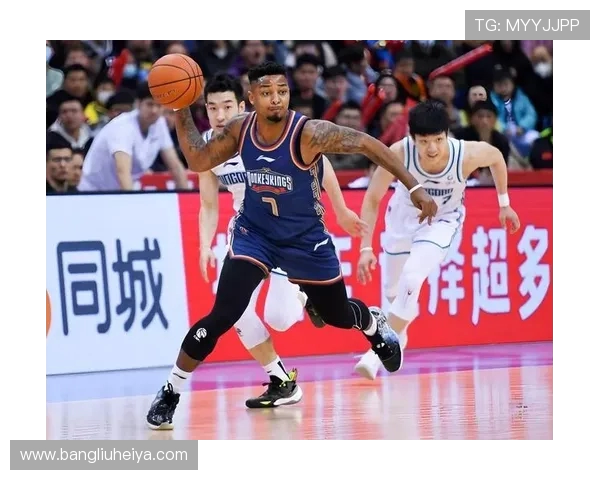 山东男篮与青岛男篮激战正酣谁能在这场对决中笑到最后 山东男篮与青岛男篮激战正酣谁能在这场对决中笑到最后